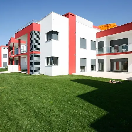 Houses 24 - Great Location With Swimpool Apartamento Ferrel (Leiria)